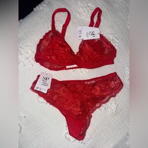Simone Perele Red Lace Lingerie Set bra 34/36 B and thongs M